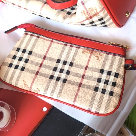 Red and Cream Tartan Tote Bag With A Wristlet New - Picture 11 of 11